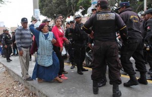 Ambulantes-agreden-a-serenos-en-la-Urb-Monserrate